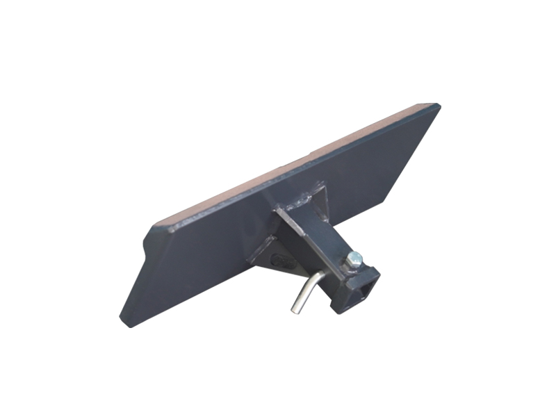 Prendi il controllo del traino con la piastra di attacco del ricevitore del rimorchio Mini Skid Steer