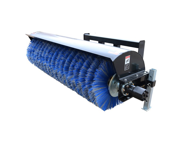 Spazzatrice/spazzatrice rotante con angolo di attacco al trattore
    